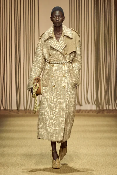 Look 17